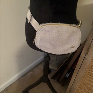 Brand new lulu lemon everywhere Belt Bag *Fleece